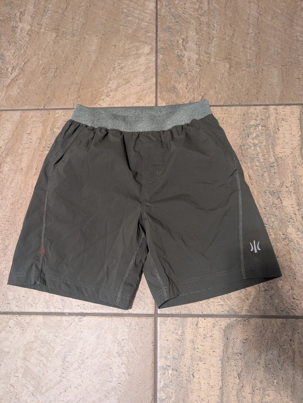 Rhone Men's Size M Green  7” Shorts Workout Exercise